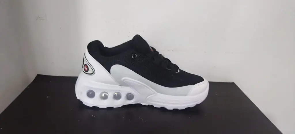 Sneaker NK Air Max 926 (20, Negro Blanco)
