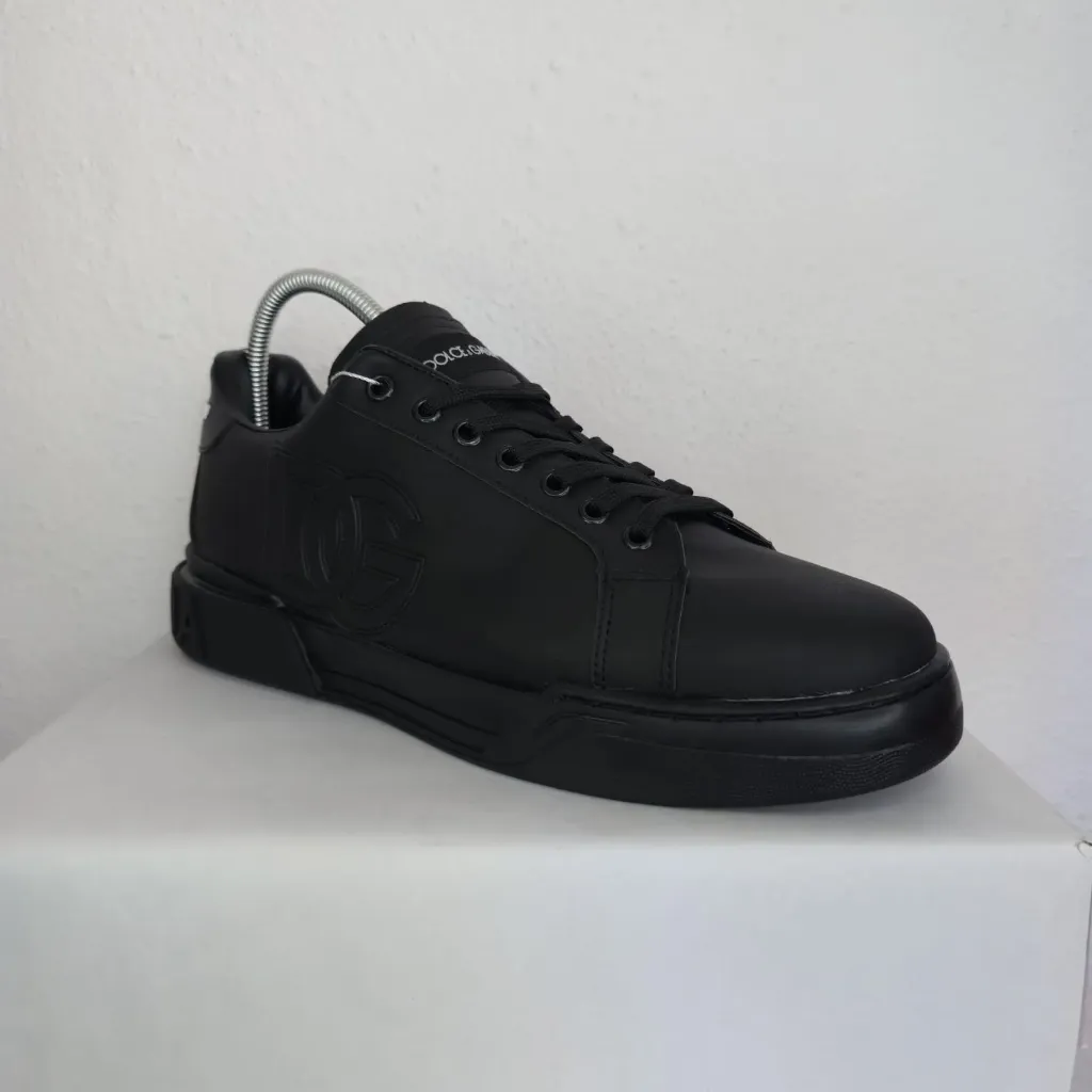 Sneaker DG Estilo Suela Negra