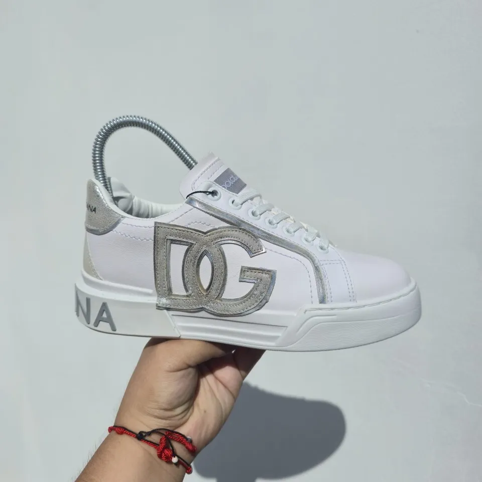 Sneaker DG Aplicación Plata