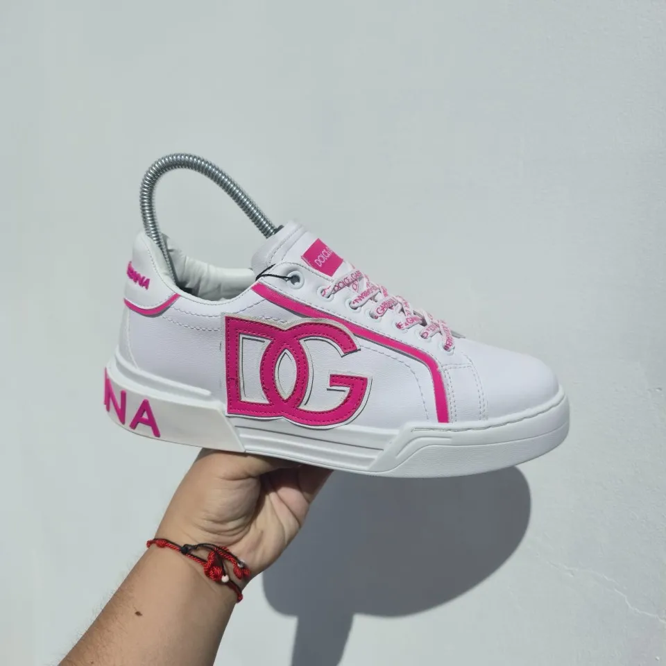 Sneaker DG Aplicación Fucsia
