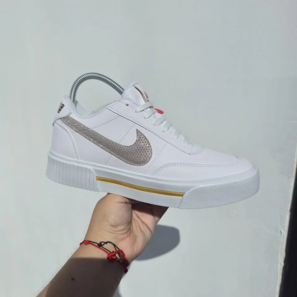 Sneaker NK Court Legacy Lift 2026 Brillos