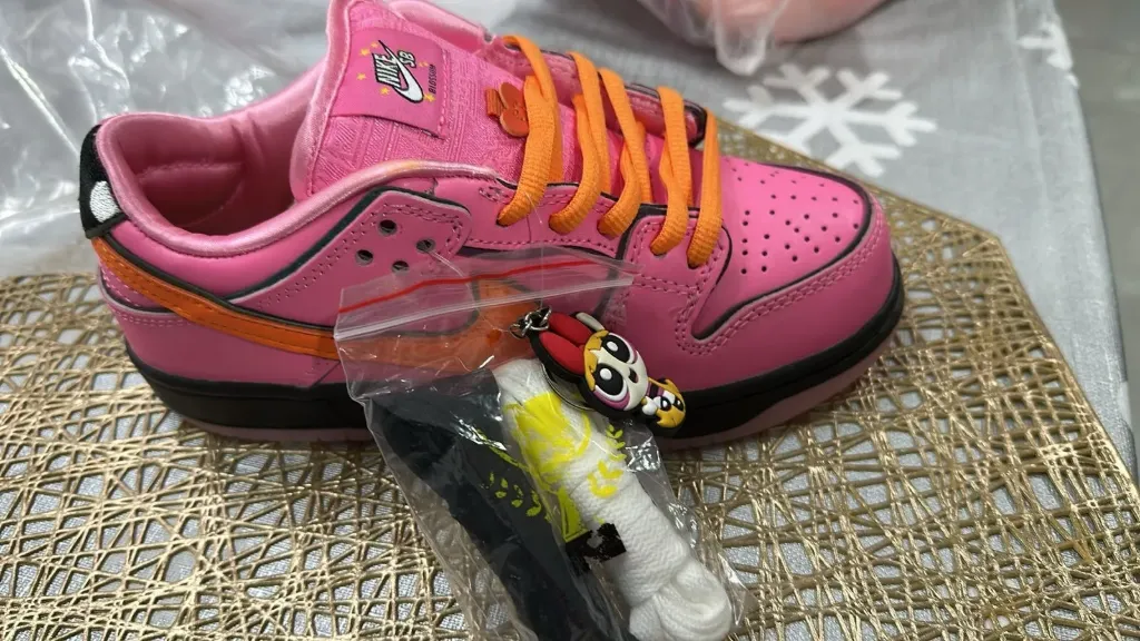 Sneaker NK SB Dunk Low The Powerpuff Girls "Bombón" (20)