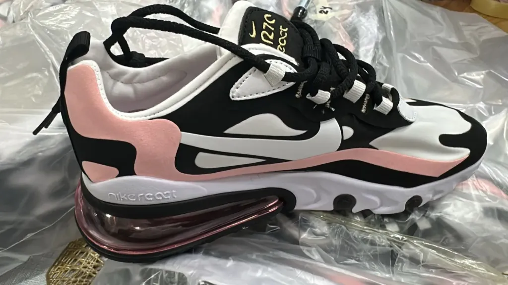 Sneaker NK Air Max 270 React (20)